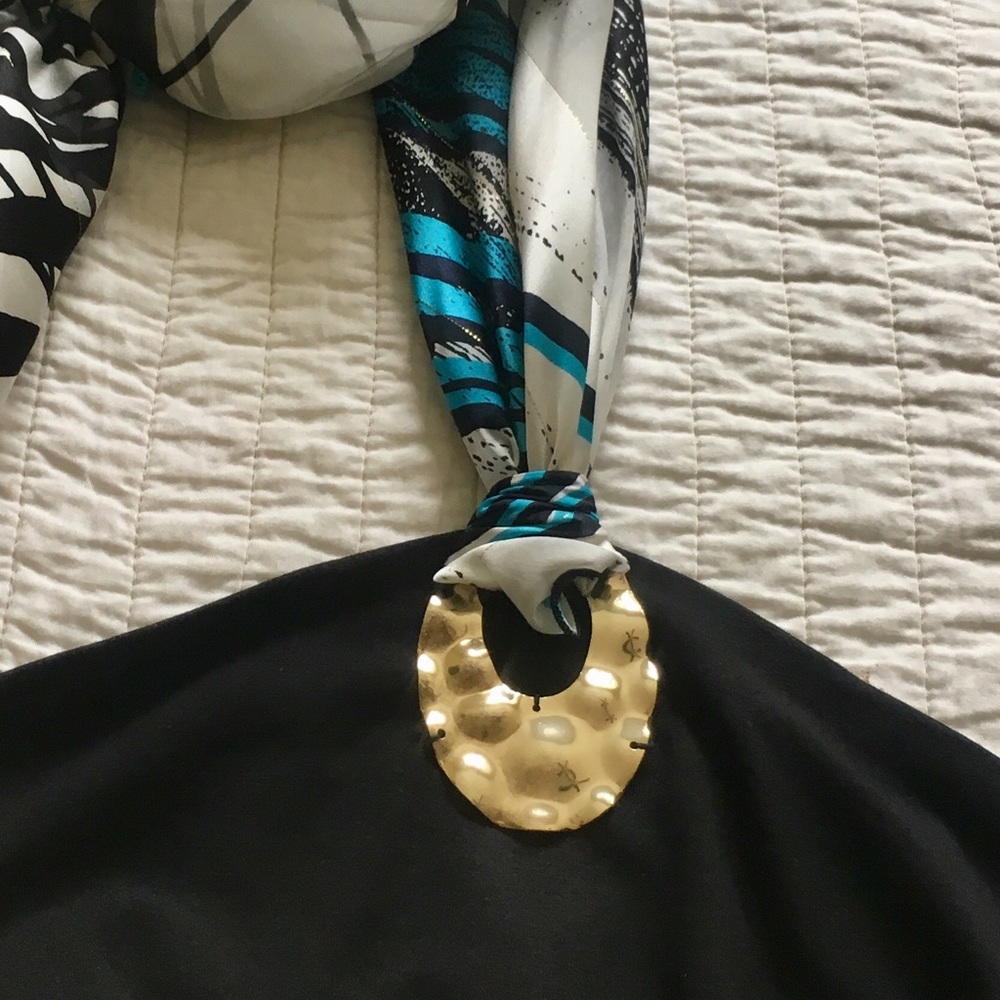 Cache Romper Size Small - image 2